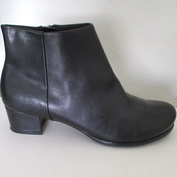 Trotters Womens Black Leather Side Zip Ankle Bootie w/ 1.5" Heel NWOB - Size 8W - Picture 1 of 9